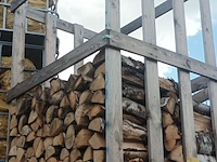 Lot 211 - houten kist met brandhout - afbeelding 2 van  3