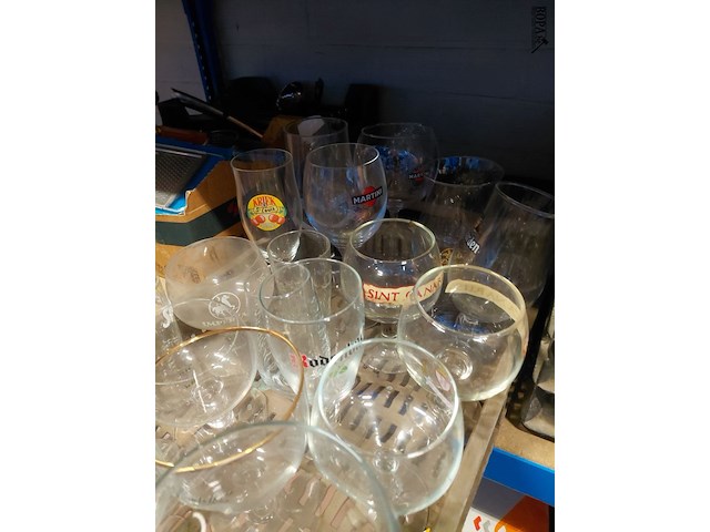 Lot 211 - lot verschillende soorten bierglazen 25 stuks - afbeelding 2 van  3