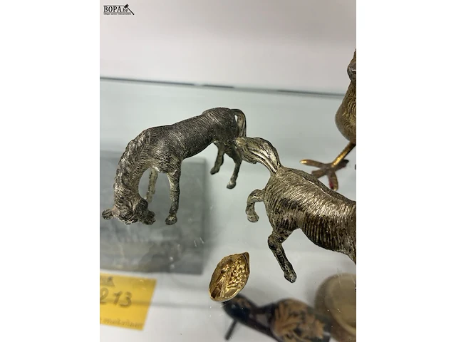 Lot 211 - metalen dierenfiguren - 6 stuks - afbeelding 2 van  6