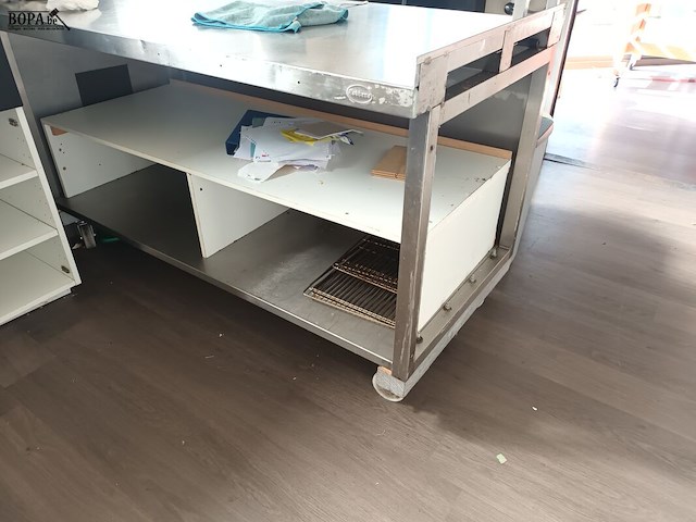 Lot 211 - rvs werktafel met chefrek - afbeelding 2 van  3