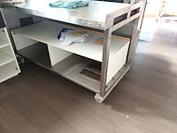 Lot 211 - rvs werktafel met chefrek - afbeelding 2 van  3