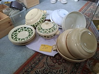 Lot 211 - vintage boch servies: diverse serveerkommen, 6 borden, soept - afbeelding 1 van  6