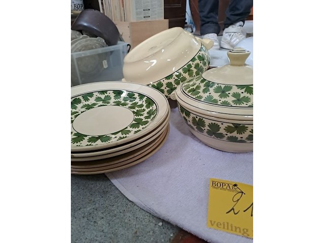 Lot 211 - vintage boch servies: diverse serveerkommen, 6 borden, soept - afbeelding 2 van  6