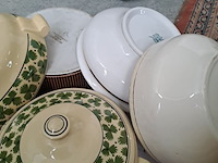 Lot 211 - vintage boch servies: diverse serveerkommen, 6 borden, soept - afbeelding 4 van  6