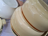 Lot 211 - vintage boch servies: diverse serveerkommen, 6 borden, soept - afbeelding 5 van  6