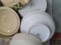 Lot 211 - vintage boch servies: diverse serveerkommen, 6 borden, soept - afbeelding 6 van  6