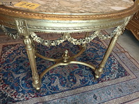 Lot 212 - antiek ovalen tafeltje - afbeelding 3 van  5