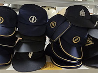 Lot 212 - belgië 15 petten - afbeelding 1 van  5