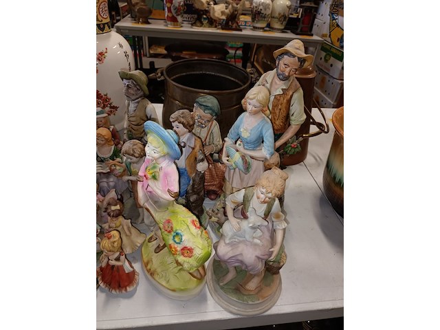 Lot 212 - biscuit beelden. 35 stuks - afbeelding 2 van  5