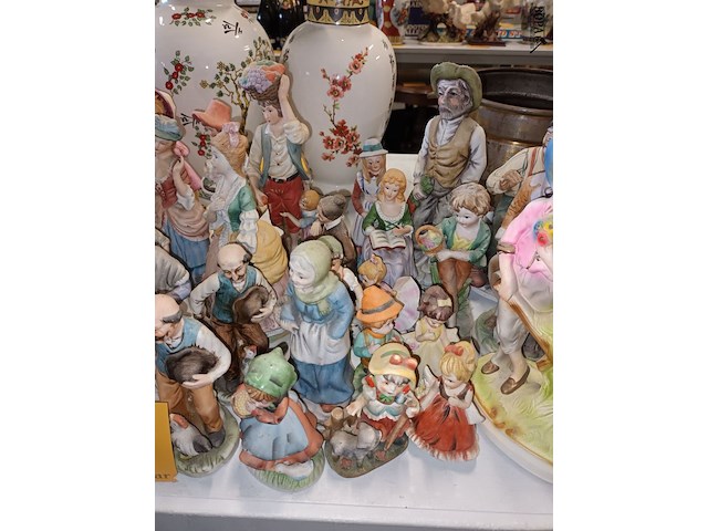 Lot 212 - biscuit beelden. 35 stuks - afbeelding 3 van  5