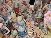 Lot 212 - biscuit beelden. 35 stuks - afbeelding 3 van  5