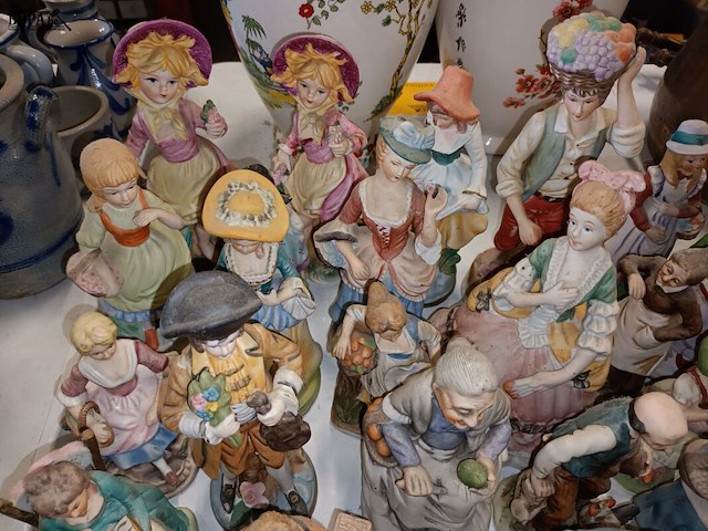 Lot 212 - biscuit beelden. 35 stuks - afbeelding 4 van  5