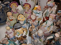 Lot 212 - biscuit beelden. 35 stuks - afbeelding 4 van  5