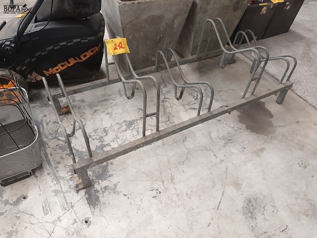Lot 212 - fietsrek - afbeelding 1 van  3