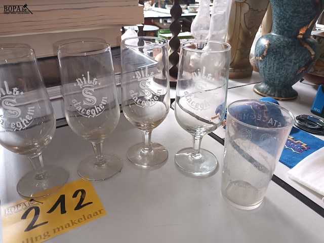 Lot 212 - glazen pils staceghem. 8 stuks - afbeelding 3 van  3
