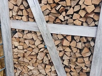 Lot 212 - houten kist met brandhout - afbeelding 2 van  3