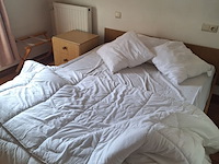 Lot 212 - inhoud hotelkamer - afbeelding 1 van  4