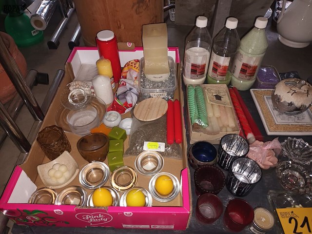 Lot 212 - kaarsen en kaarsenhouders - afbeelding 4 van  4