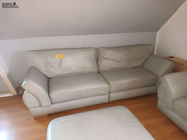 Lot 212 - lederen salon - afbeelding 3 van  5