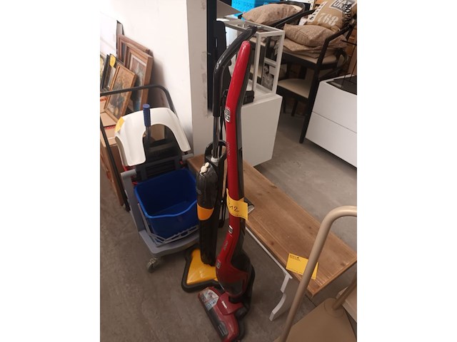 Lot 212 - steelstofzuiger en stoomreiniger - afbeelding 1 van  5
