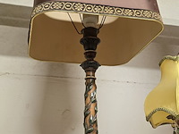 Lot 212 - tafellampen 3 stuks - afbeelding 2 van  4