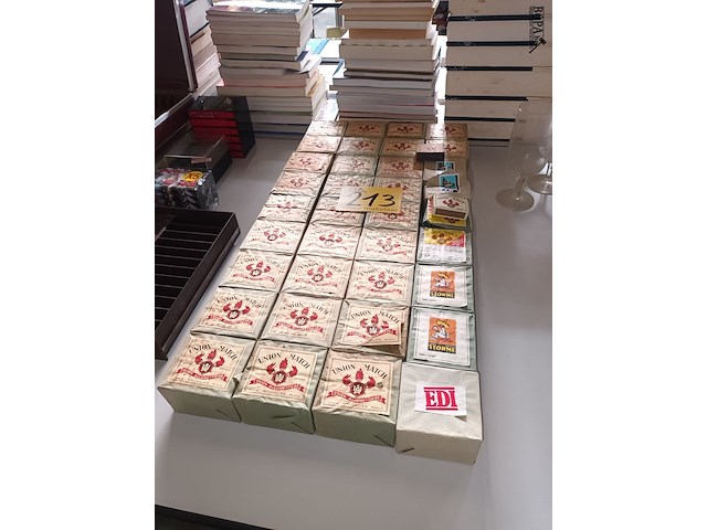 Lot 213 - antiek lucifers. 36 pakjes union match - afbeelding 3 van  3