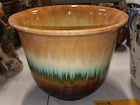 Lot 213 - bloempotten. 2 stuks - afbeelding 2 van  3