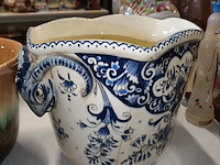 Lot 213 - bloempotten. 2 stuks - afbeelding 3 van  3