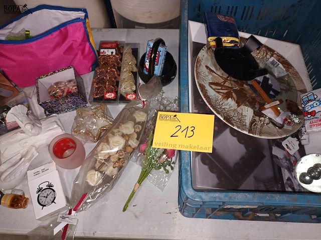 Lot 213 - decoratie - afbeelding 1 van  7