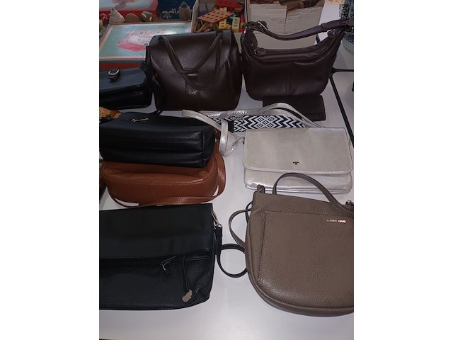 Lot 213 - handtassen en portefeuilles. 24 stuks - afbeelding 3 van  5