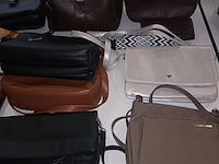 Lot 213 - handtassen en portefeuilles. 24 stuks - afbeelding 3 van  5