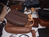 Lot 213 - handtassen en portefeuilles. 24 stuks - afbeelding 4 van  5