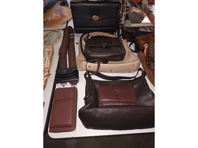 Lot 213 - handtassen en portefeuilles. 24 stuks - afbeelding 5 van  5