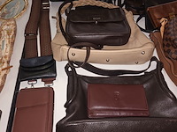 Lot 213 - handtassen en portefeuilles. 24 stuks - afbeelding 5 van  5