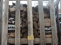 Lot 213 - houten kist met brandhout