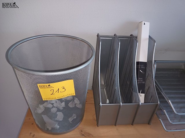 Lot 213 - kantoormateriaal en windlicht - afbeelding 2 van  4