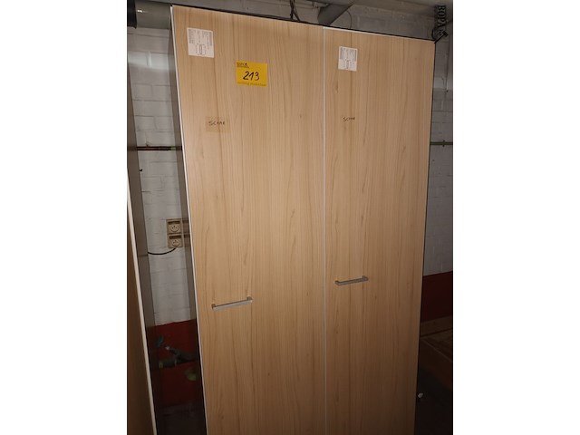 Lot 213 - kast met 2 deuren - afbeelding 1 van  2