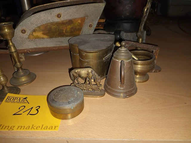 Lot 213 - koperen decoratie. 14 stuks - afbeelding 3 van  4