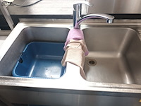 Lot 213 - rvs spoeltafel - afbeelding 2 van  3