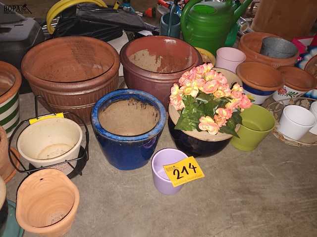 Lot 214 - bloempotten. 21 stuks - afbeelding 1 van  3