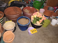 Lot 214 - bloempotten. 21 stuks - afbeelding 1 van  3