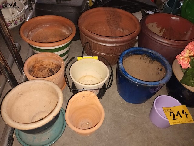 Lot 214 - bloempotten. 21 stuks - afbeelding 2 van  3