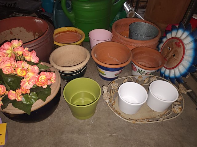 Lot 214 - bloempotten. 21 stuks - afbeelding 3 van  3