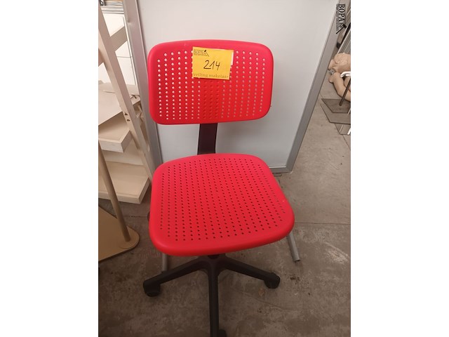 Lot 214 - bureaustoel zwart/rood - afbeelding 1 van  3