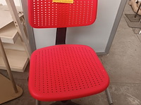 Lot 214 - bureaustoel zwart/rood - afbeelding 1 van  3