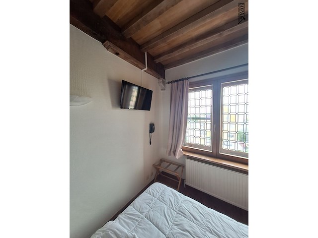 Lot 214 - inhoud hotelkamer - afbeelding 2 van  3