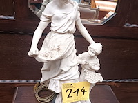 Lot 214 - lampedaire in ivorine - afbeelding 1 van  3