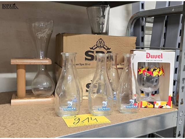 Lot 214 - lot glazen en karaffen ong 13 stuks - afbeelding 1 van  5