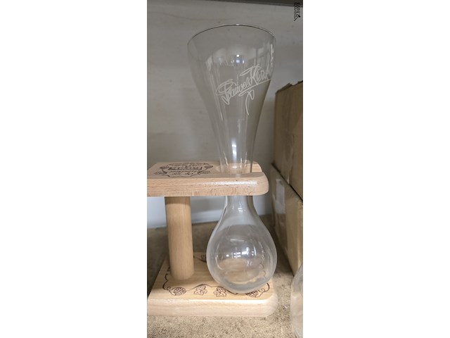 Lot 214 - lot glazen en karaffen ong 13 stuks - afbeelding 2 van  5