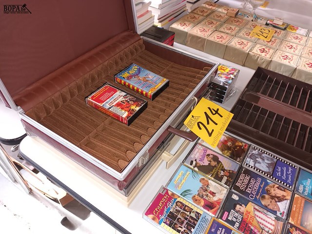 Lot 214 - muziek cassettes en cassette koffers. 26 stuks - afbeelding 2 van  4